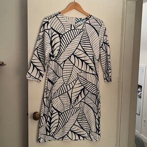J.McLaughlin Catalina Cloth 3/4 sleeve leaf print dress in white & navy.